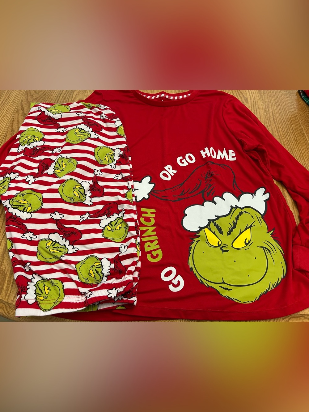 Dr. Seuss GO GRINCH OR GO HOME Red Grinch Graphic Pajama Set Large